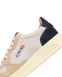Scarpe Uomo Autry Medalist Low Tricolor Suede Space/White/Sand