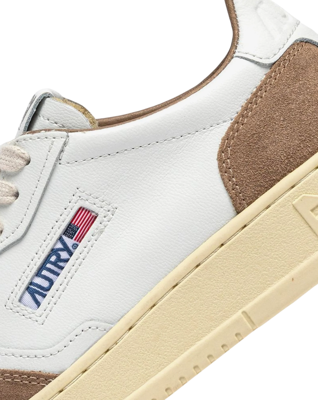 Scarpe Uomo Autry Medalist Low Pelle Bianca Suede Antilope