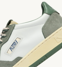 Scarpe Uomo Autry Medalist LOW IN SUEDE E PELLE MILITARY E SEA SPAY